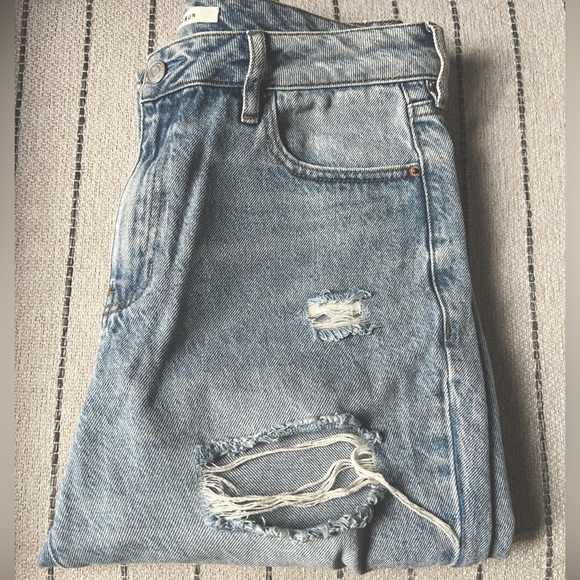 Pacsun Light Wash Distressed Ripped High Waist Mom Jeans Women’s Size 28/6 - Picture 6 of 7